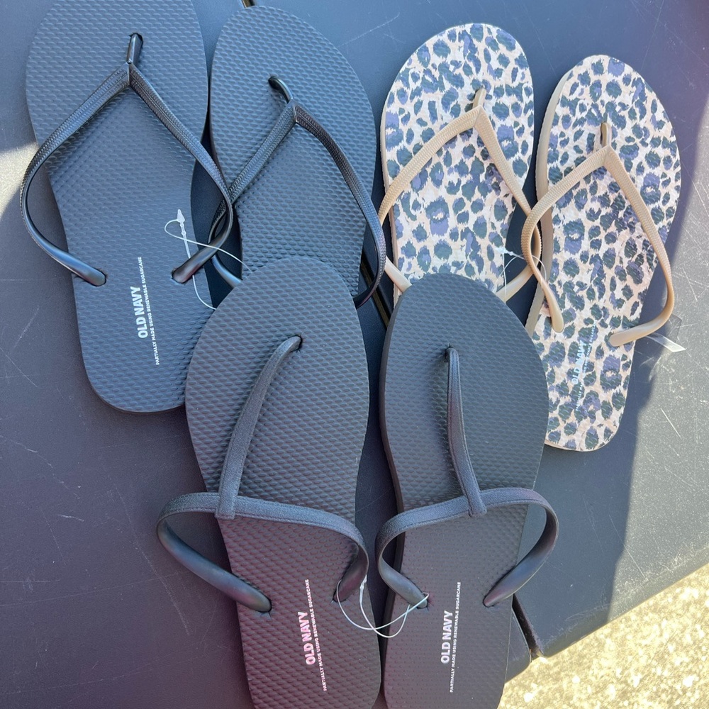 BUNDLE|BNWT Old Navy Black and Leopard Flip Flops